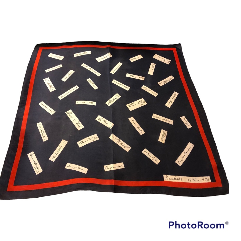 PRESIDENTS SIGNATURE SCARF